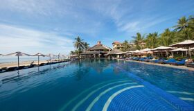 Capture the vibrant beauty of Vietnam’s coastal heritage with your visa